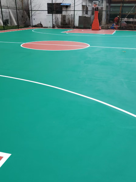 白碱滩 球场长期使用易出现地面开裂